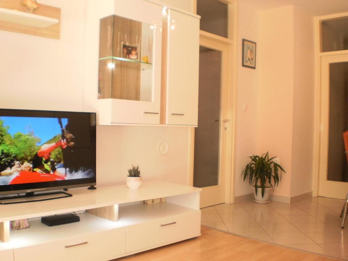 Apartment Lana Omiš Exterior foto